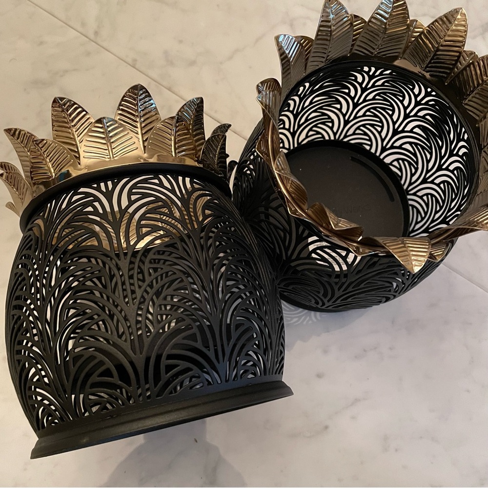 2 Bath & Body Works Large Pineapple Candle Holder
Luminary Black and Gold New